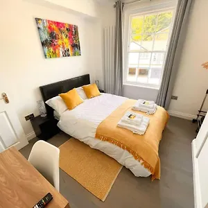  Apartment Entire Hosted By Pius